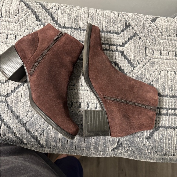 Women's Brown Suede Boots Size 8-1/5 - Picture 1 of 7